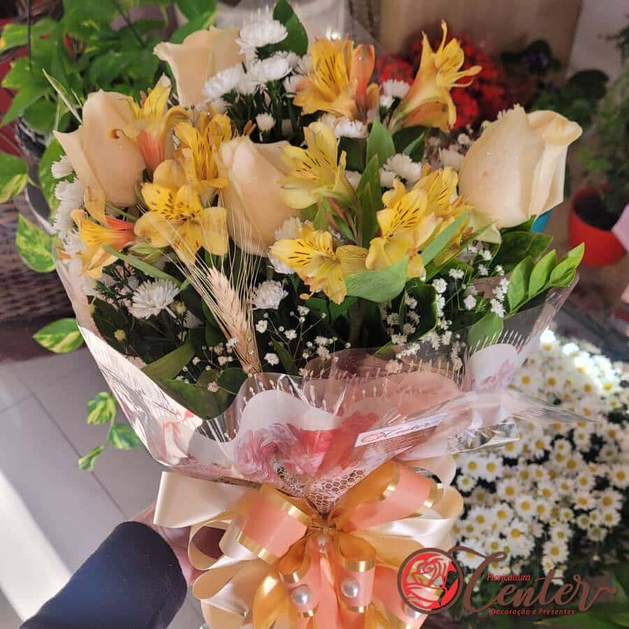 Buquê de Rosas e Astromelias