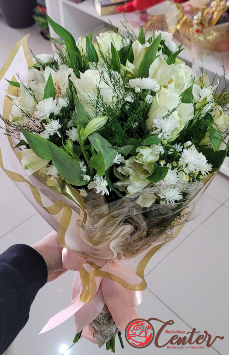 Buque de Rosas e Astromelias