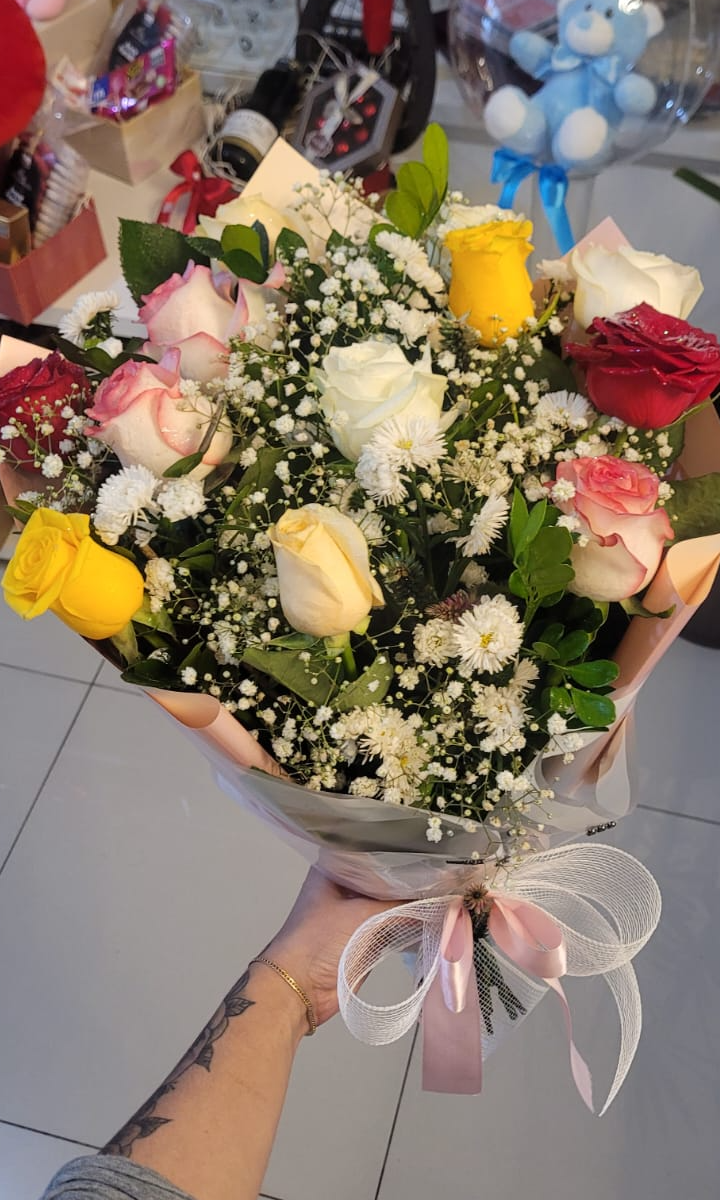 Buque de Rosas Coloridas