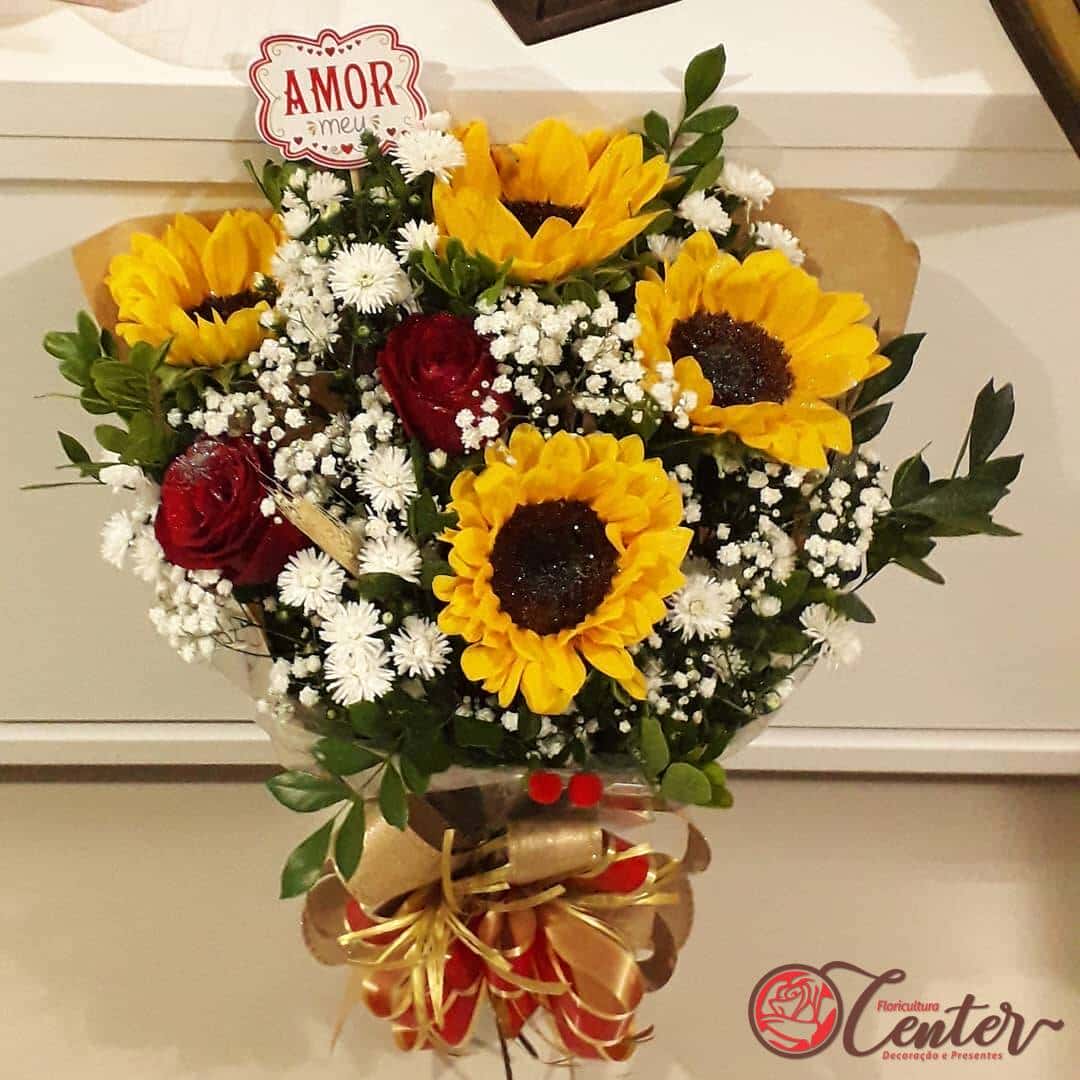 Buquê de Girassóis e Rosas Vermelhas